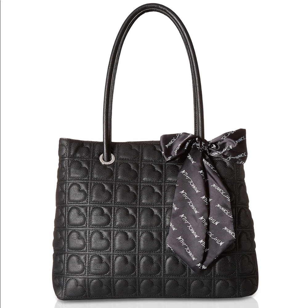 Heart quilted shoulder bag by Betsey Johnson 🖤